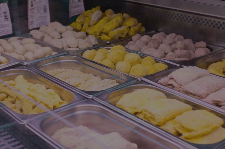 BANDEJAS DE PRODUCTOS PREPARADOS COMO CROQUETAS, ALBONDIGAS Y EMPANADOS